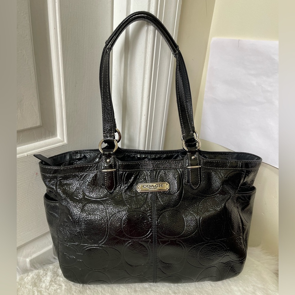 EUC Coach patent leather shoulder Bag